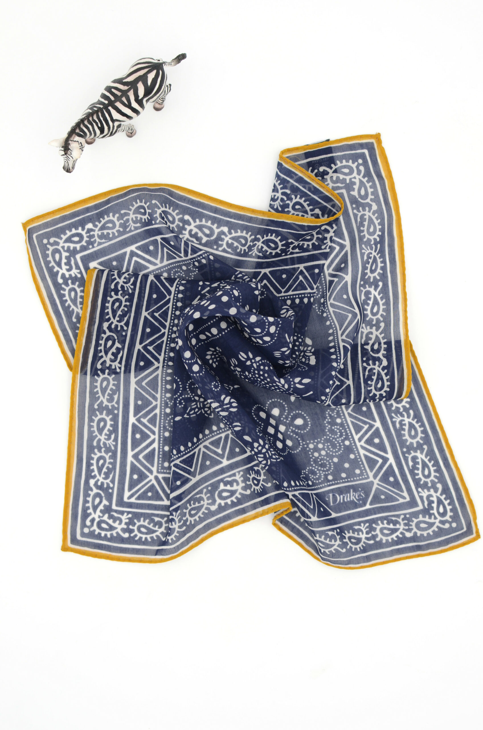 Drake's pocket square - AuDroleDeZebre.fr