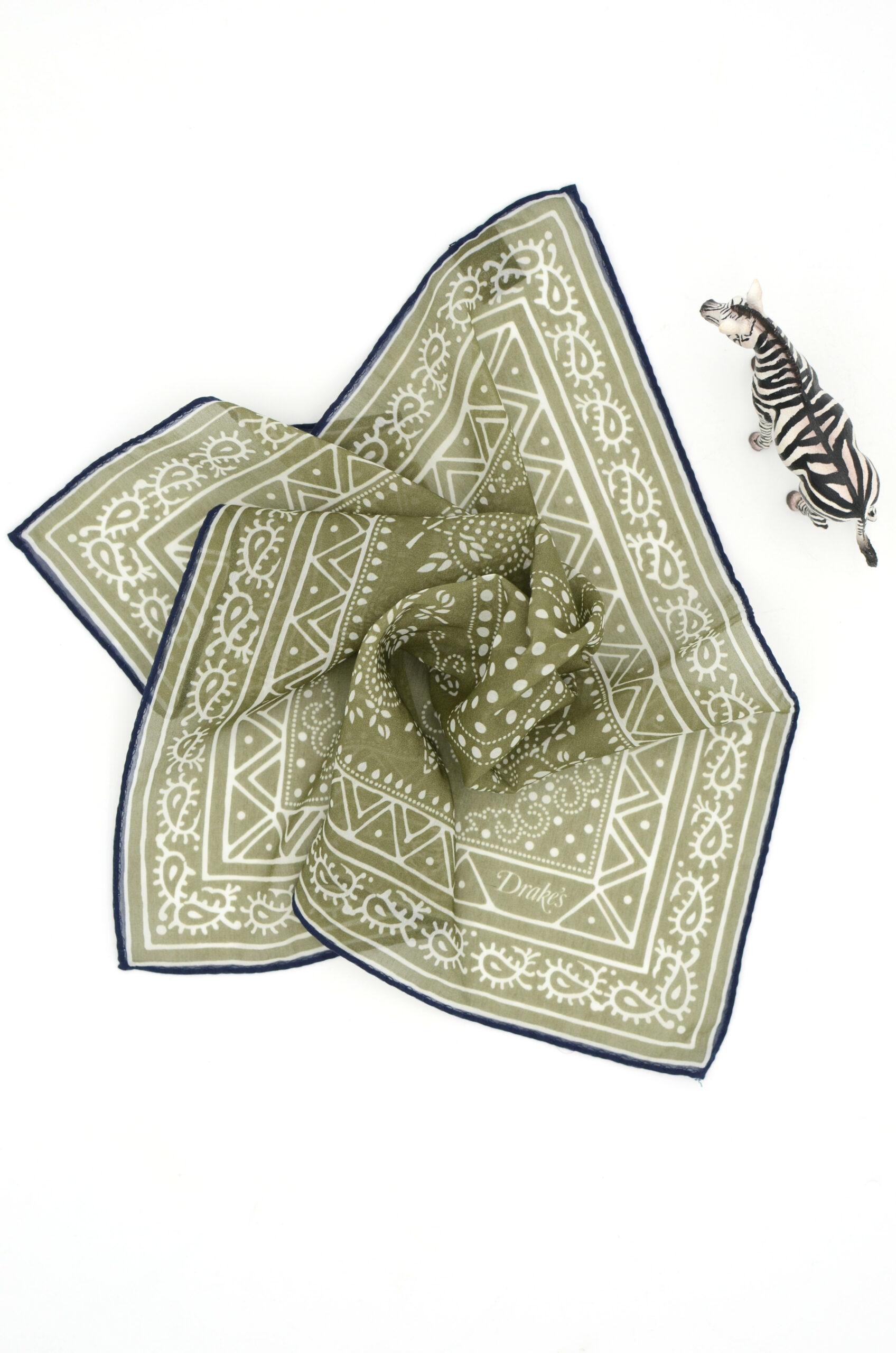 Drake's pocket square - AuDroleDeZebre.fr