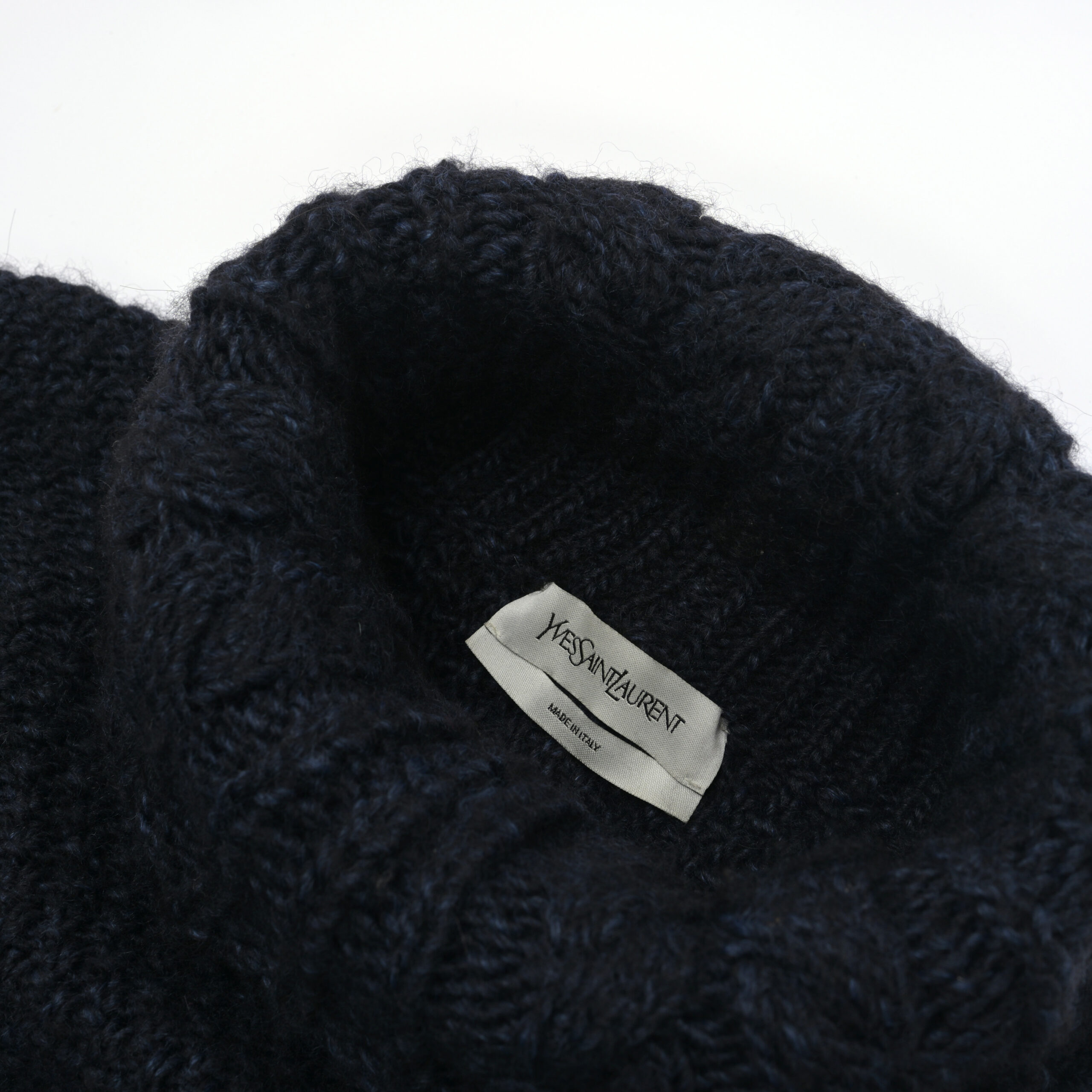 YVES SAINT LAURENT wool rollneck sweater (S) – Au Drôle de Zèbre – Au Drôle de Zèbre